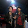 Joe si Kevin Jonas il prezinta pe Nick la Grammy Nominations Concert Live