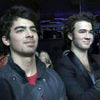 Joe si Kevin il sustin pe Nick la Grammy Nominations Concert Live