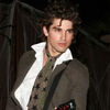 Justin Gaston s-a apucat de cantat. Cum vi se pare?