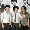 Kevin si Nick Jonas vorbesc despre viata lor amoroasa