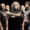 Iris deschide concertul AC/DC
