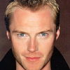 Ronan Keating lanseaza `Songs For My Mother`, in memoria mamei sale