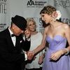 Taylor Swift, emotionata sa-l cunoasca pe Leonard Cohen (poze)
