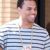 Chris Brown poarta mandru un Kirby la gat
