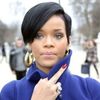 Rihanna ne arata degetul mijlociu (foto)