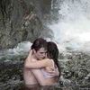 Robert Pattinson si Kristen Stewart, iubire sub cascada (foto)