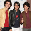 Jonas Brothers Love Is On It's Way videoclip