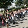 Tinerii din La-La Band dau startul distractiei cu flashmob-ul din 'Pariu cu viata'