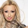 Andreea Balan face instructie cu dansatorii ei