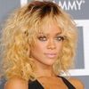 Rihanna, sfatuita sa stea departe de Chris Brown