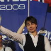 Alexander Rybak, cu trofeul Eurovision 2009 spart