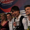 Alexander Rybak, cu trofeul Eurovision 2009 spart