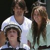Justin Gaston a dus-o pe Miley Cyrus... la biserica (galerie foto)
