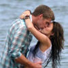 Miley Cyrus, saruturi fierbinti pe plaja cu Liam Hemsworth (foto)