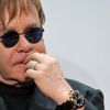 Elton John, spitalizat din cauza unei infectii respiratorii
