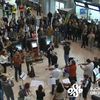 Inedit: Flash Mob cu Orchestra Simfonica Bucuresti pe aeroport (video)