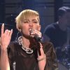 Miley Cyrus - Wrecking Ball / We Can't Stop live @ SNL (video)