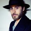 Jared Leto (Thirty Seconds To Mars) a vandut iarba si a spalat vase in adolescenta (video)