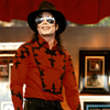 In casa lui Michael Jackson au fost gasite materiale pornografice cu minori