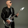 Arthur va deschide concertul celebrului chitarist Joe Satriani