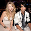 Joe Jonas, Valentine`s Day cu Taylor Swift?