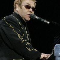 Castiga un bilet la Elton John