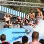 Katy Perry si-a expus posteriorul la piscina